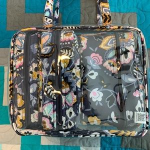 Nwot Vera Bradley cosmetic bag travel set